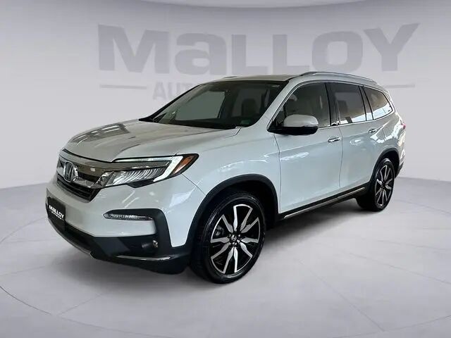 2021 Honda Pilot Touring w/Rear Captain's Chairs — photo 1 of 13