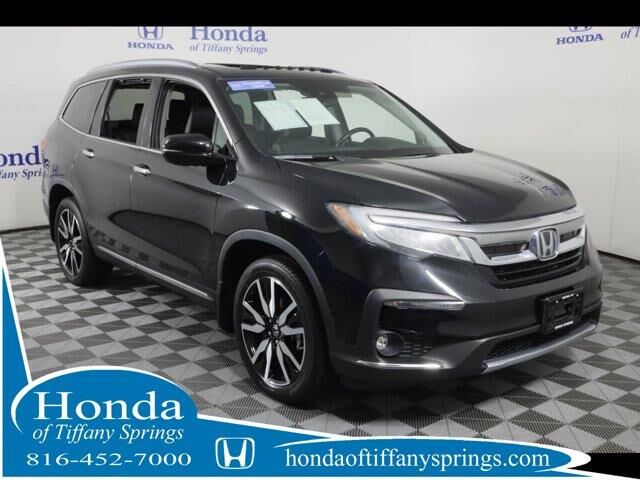 2022 Honda Pilot Touring w/Rear Captain's Chairs