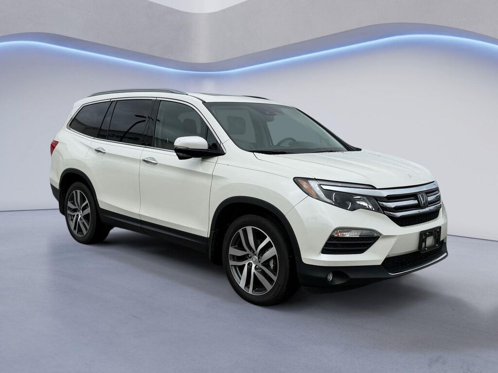 2017 Honda Pilot Touring — photo 1 of 7