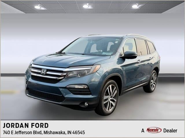 2016 Honda Pilot Touring — photo 1 of 12