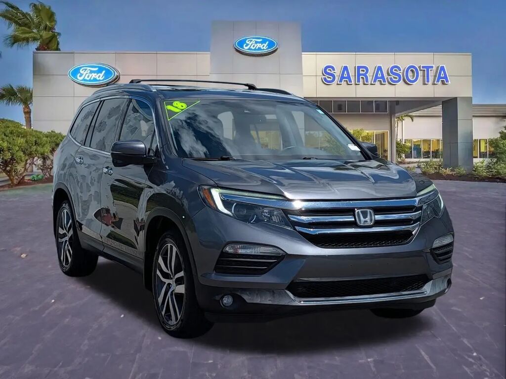 2018 Honda Pilot Touring — photo 1 of 13