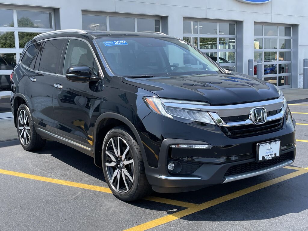 2019 Honda Pilot Touring — photo 1 of 12