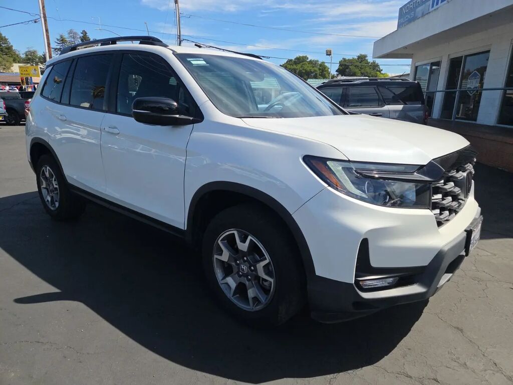 2023 Honda Passport TrailSport — photo 1 of 13