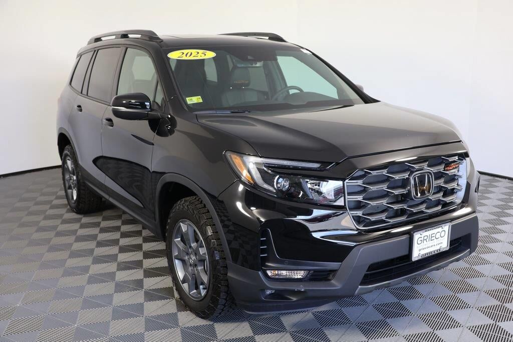 2025 Honda Passport TrailSport — photo 1 of 13