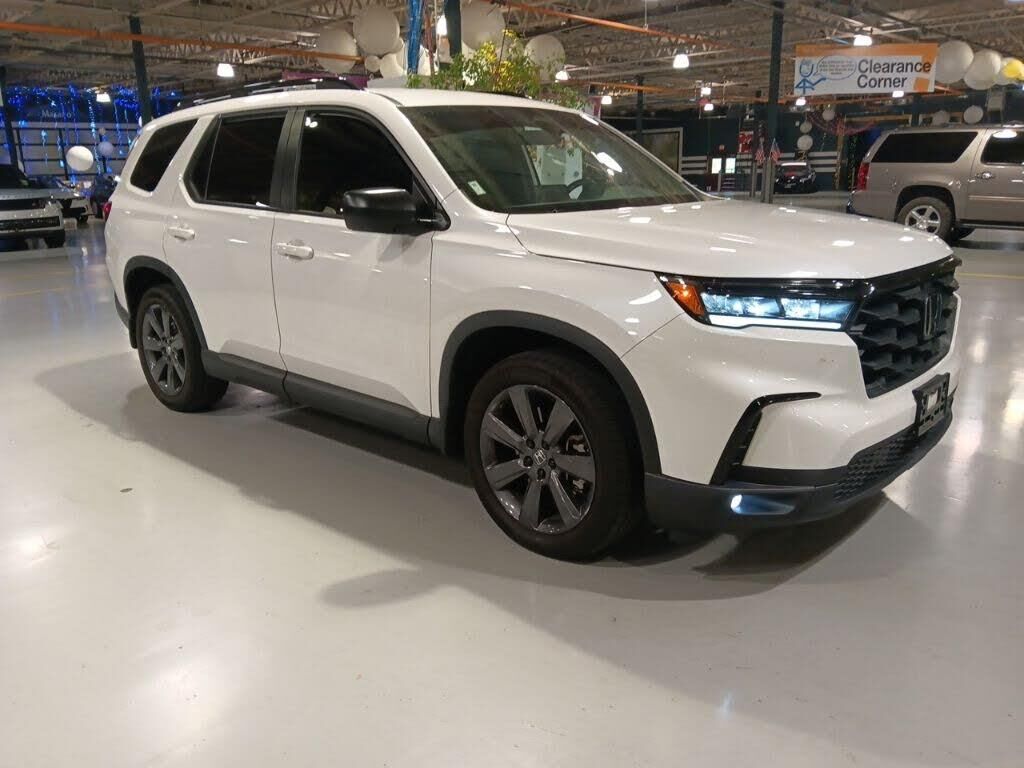 2023 Honda Pilot Sport — photo 1 of 1