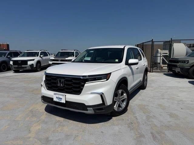 2023 Honda Pilot EX-L w/Rear Captain's Chairs