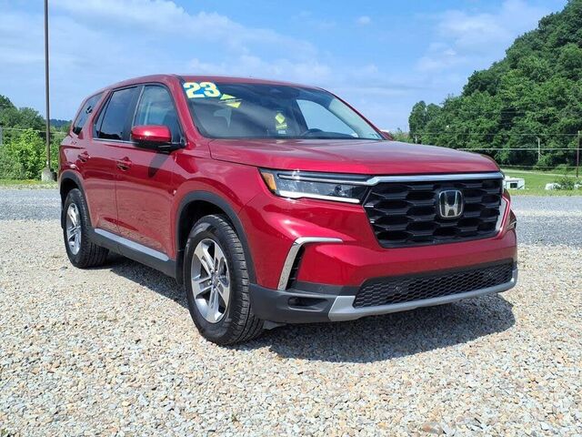 2023 Honda Pilot EX-L w/Rear Captain's Chairs