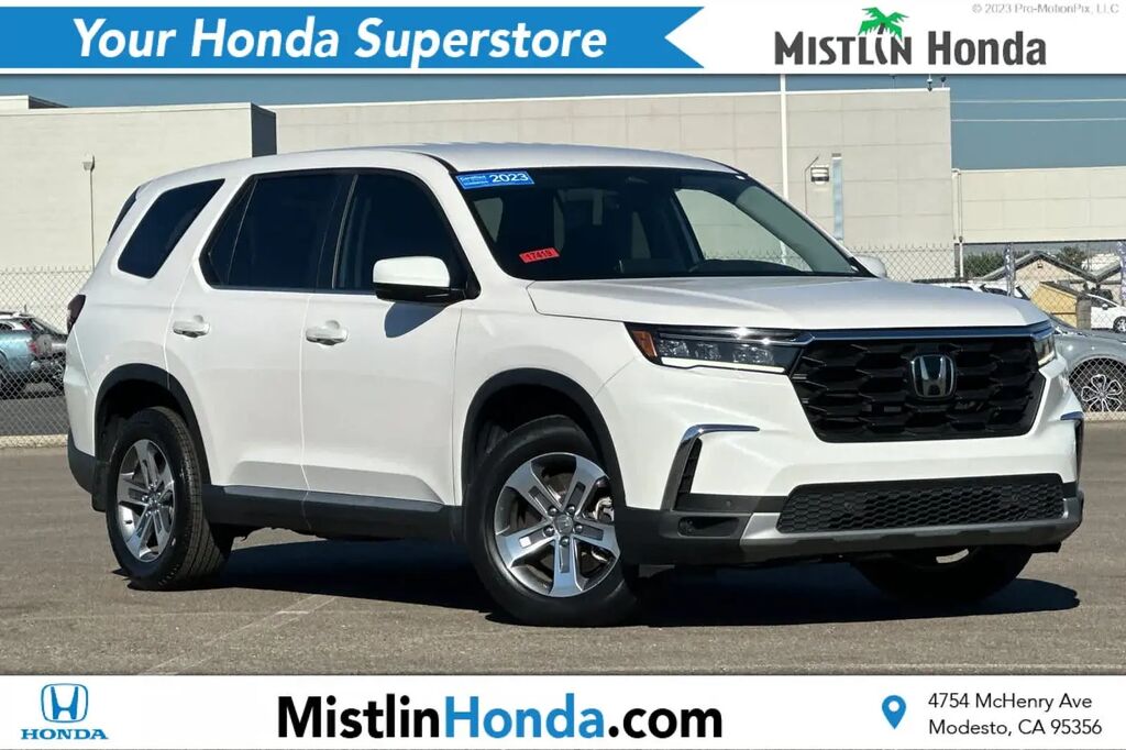 2023 Honda Pilot EX-L w/Rear Captain's Chairs — photo 1 of 13