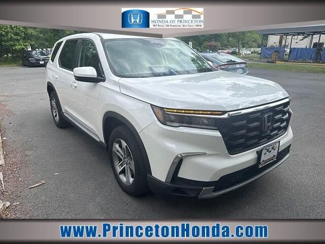2024 Honda Pilot EX-L w/Rear Captain's Chairs
