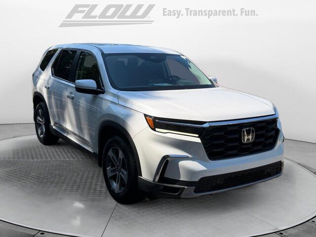 2023 Honda Pilot EX-L w/Rear Captain's Chairs — photo 1 of 13