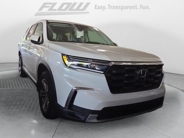 2023 Honda Pilot EX-L w/Rear Captain's Chairs