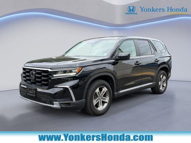 2023 Honda Pilot EX-L w/Rear Captain's Chairs