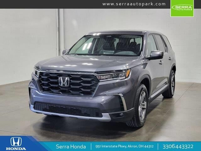 2023 Honda Pilot EX-L w/Rear Captain's Chairs — photo 1 of 7