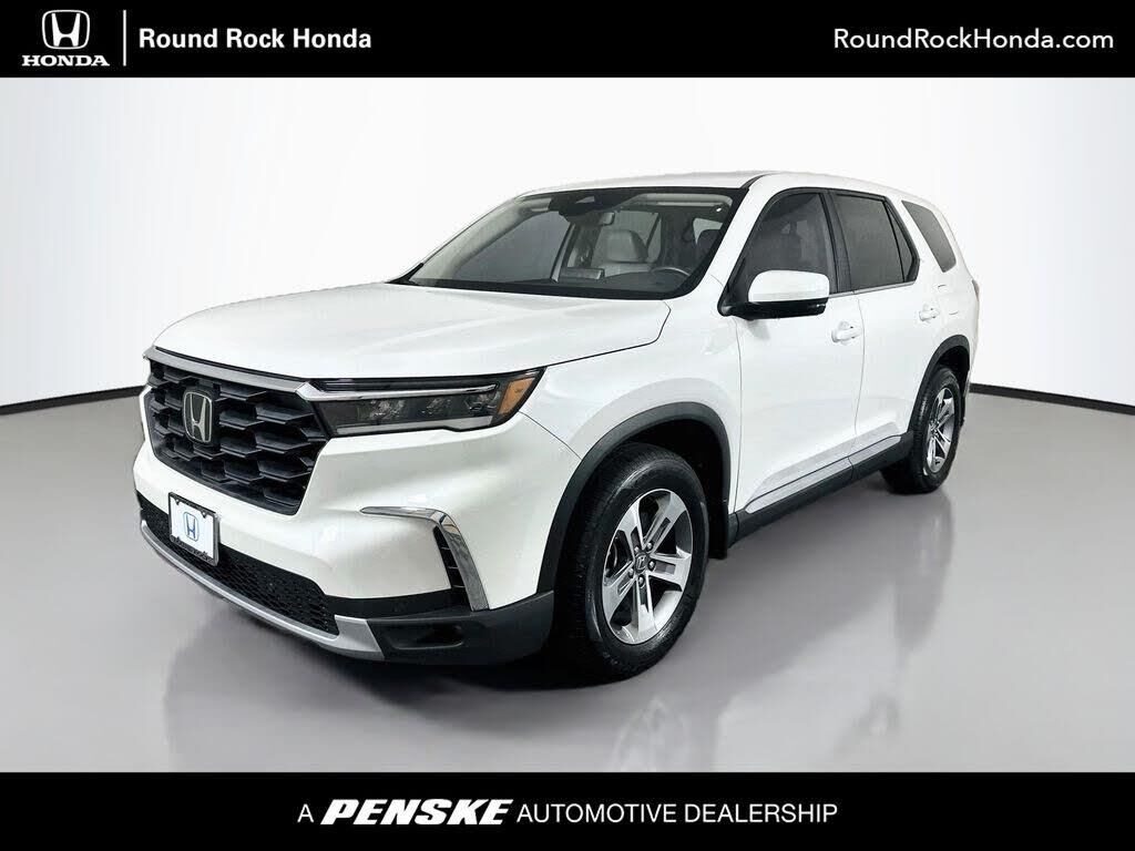 2024 Honda Pilot EX-L w/Rear Captain's Chairs — photo 1 of 1