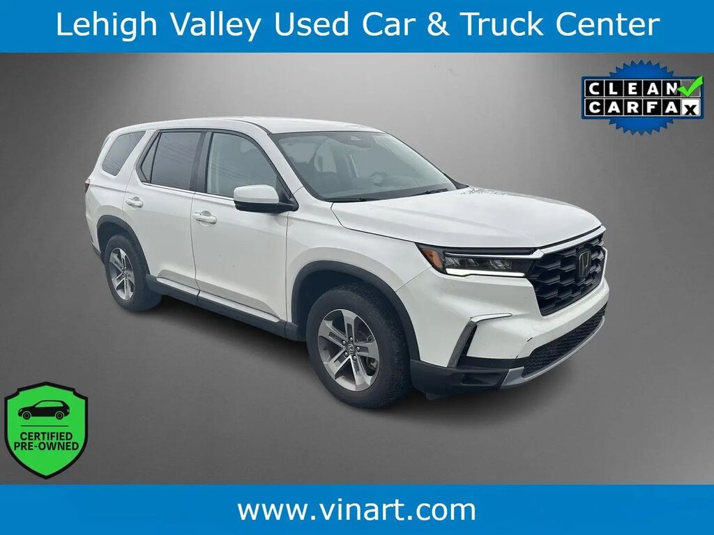 2023 Honda Pilot EX-L w/Rear Captain's Chairs — photo 1 of 13