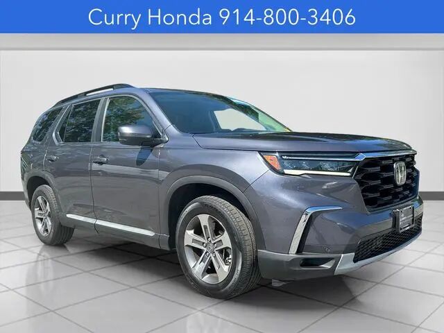 2023 Honda Pilot EX-L w/Rear Captain's Chairs