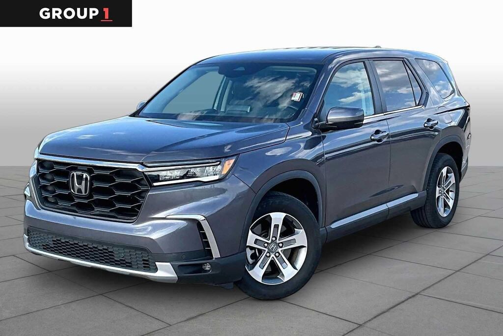 2024 Honda Pilot EX-L w/Rear Captain's Chairs — photo 1 of 7