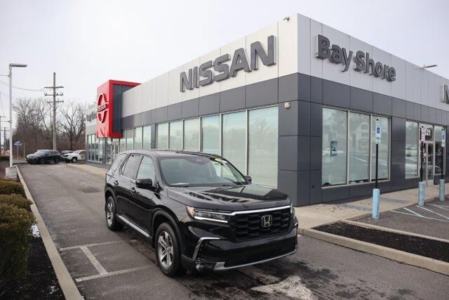 2024 Honda Pilot EX-L w/Rear Captain's Chairs