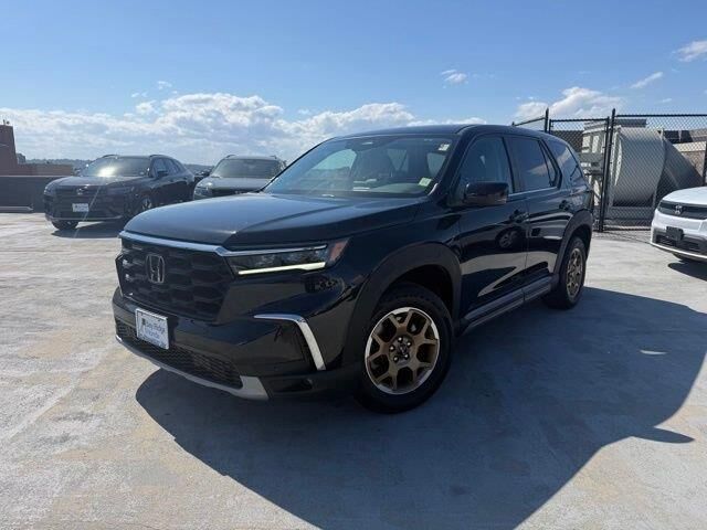 2023 Honda Pilot EX-L w/Rear Captain's Chairs