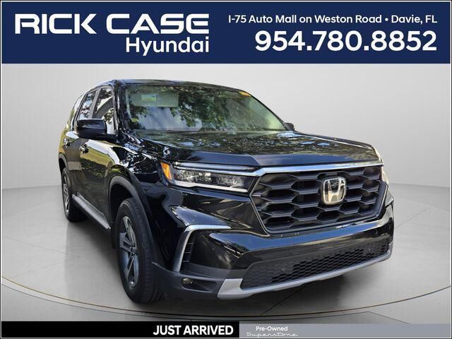 2024 Honda Pilot EX-L w/Rear Captain's Chairs