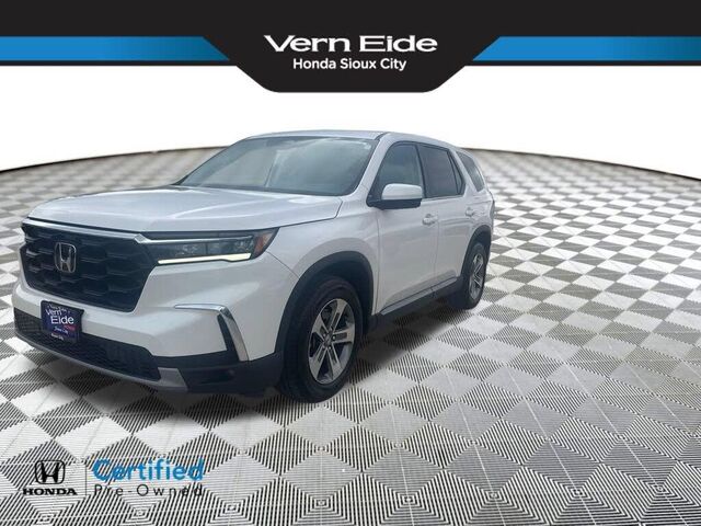 2023 Honda Pilot EX-L w/Rear Captain's Chairs