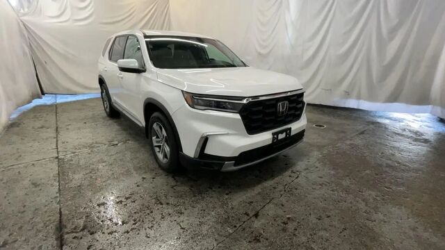 2023 Honda Pilot EX-L w/Rear Captain's Chairs