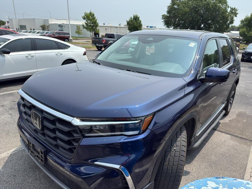 2023 Honda Pilot EX-L w/Rear Captain's Chairs — photo 1 of 22