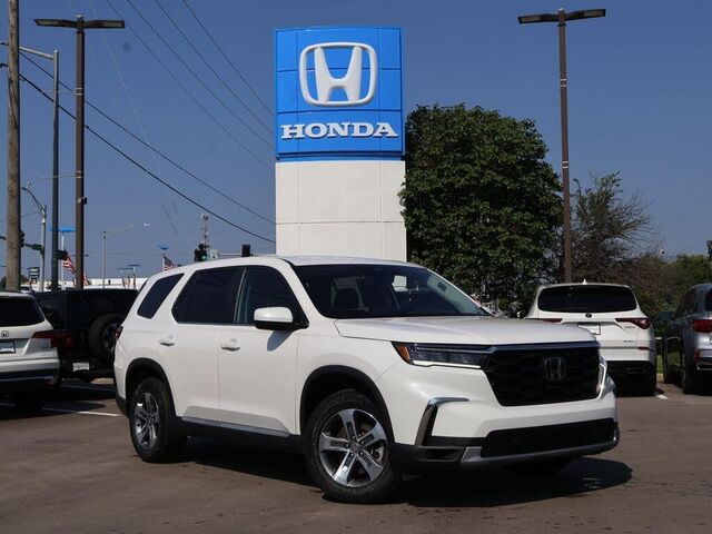 2023 Honda Pilot EX-L w/Rear Captain's Chairs