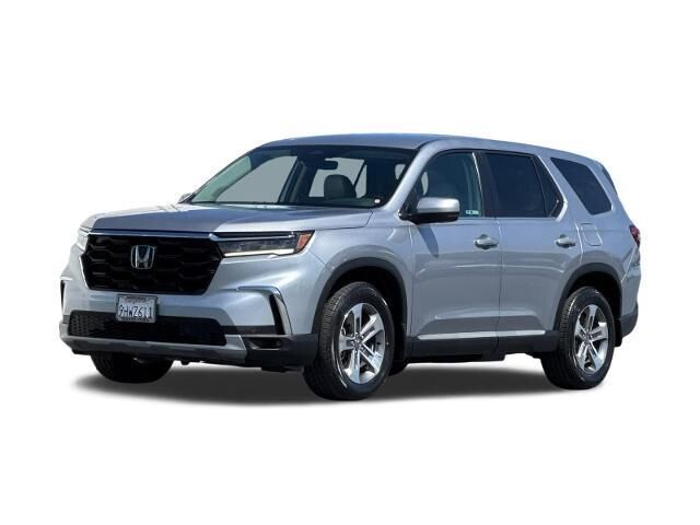 2023 Honda Pilot EX-L w/Rear Captain's Chairs