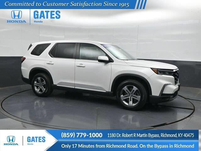 2023 Honda Pilot EX-L w/Rear Captain's Chairs