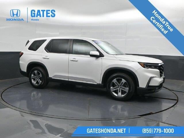 2023 Honda Pilot EX-L w/Rear Captain's Chairs