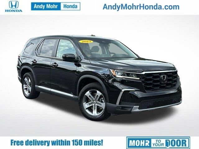 2023 Honda Pilot EX-L w/Rear Captain's Chairs