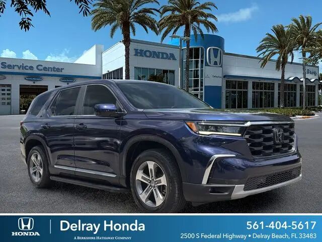 2023 Honda Pilot EX-L w/Rear Captain's Chairs
