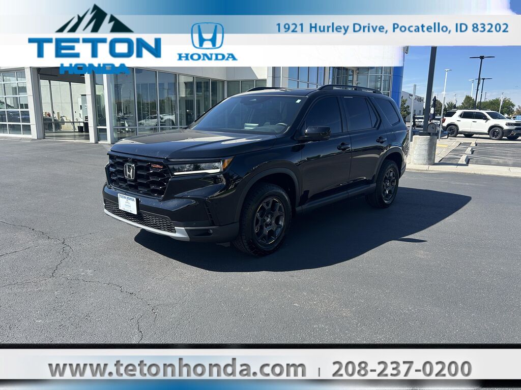2025 Honda Pilot TrailSport — photo 1 of 13