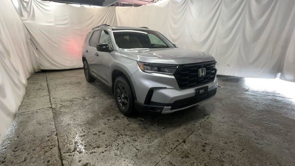 2025 Honda Pilot AWD TrailSport — photo 1 of 7