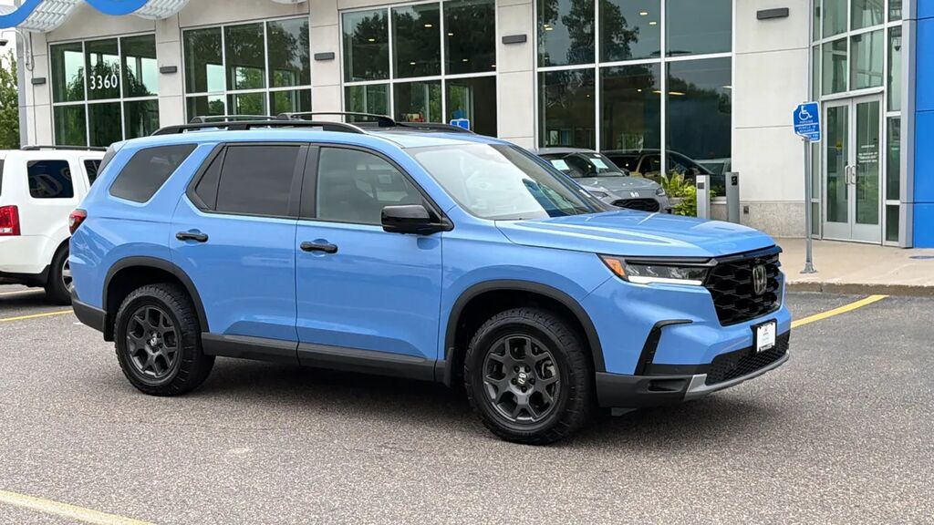 2023 Honda Pilot TrailSport — photo 1 of 13
