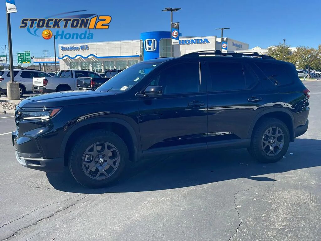 2025 Honda Pilot TrailSport — photo 1 of 13