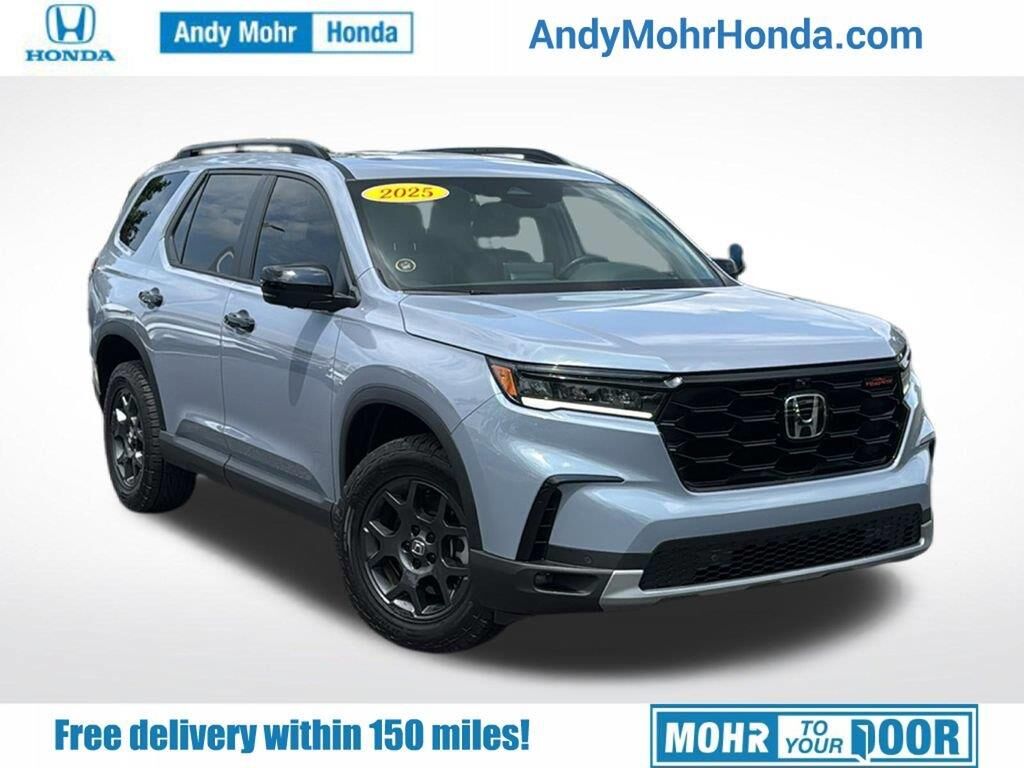 2025 Honda Pilot TrailSport — photo 1 of 1