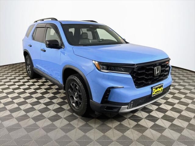 2024 Honda Pilot TrailSport — photo 1 of 13