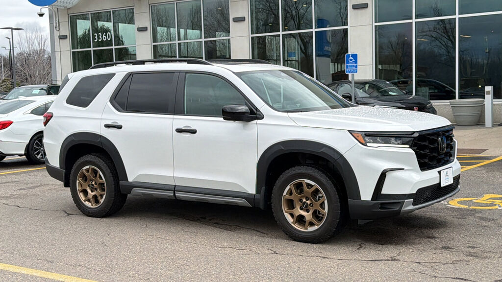 2024 Honda Pilot AWD TRAILSPORT — photo 1 of 7