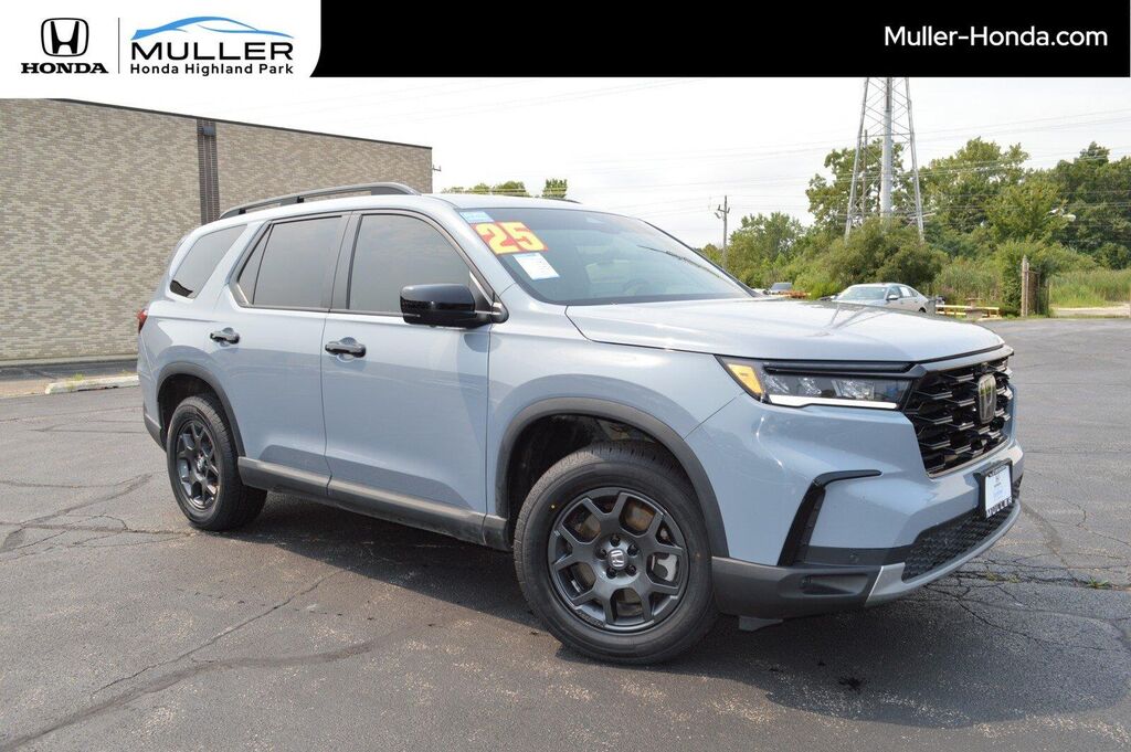 2025 Honda Pilot TrailSport — photo 1 of 11