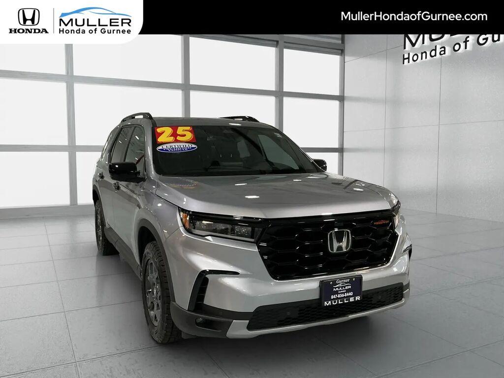 2025 Honda Pilot TrailSport — photo 1 of 13