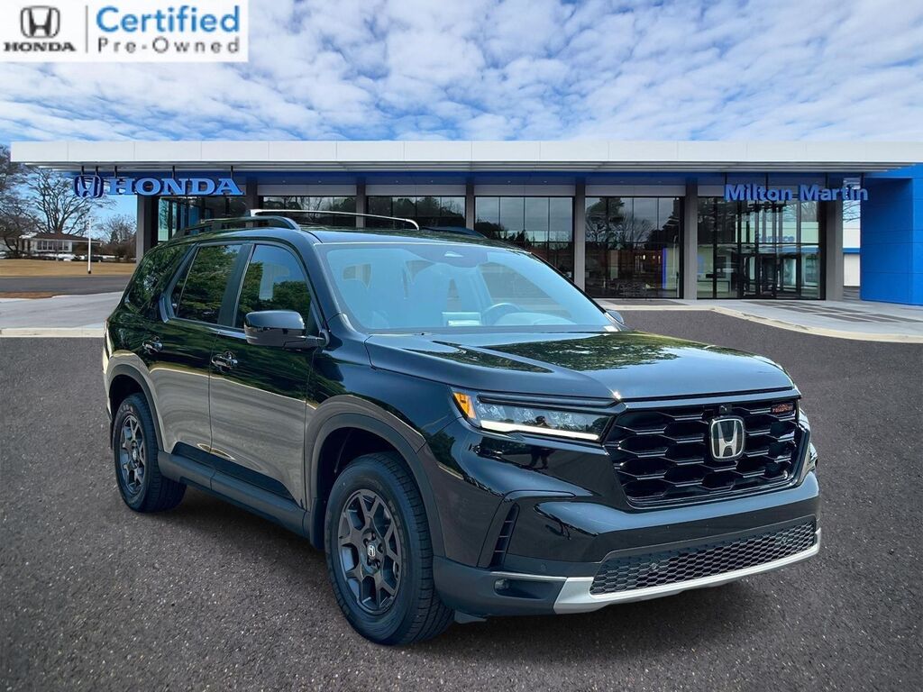 2025 Honda Pilot TrailSport — photo 1 of 13
