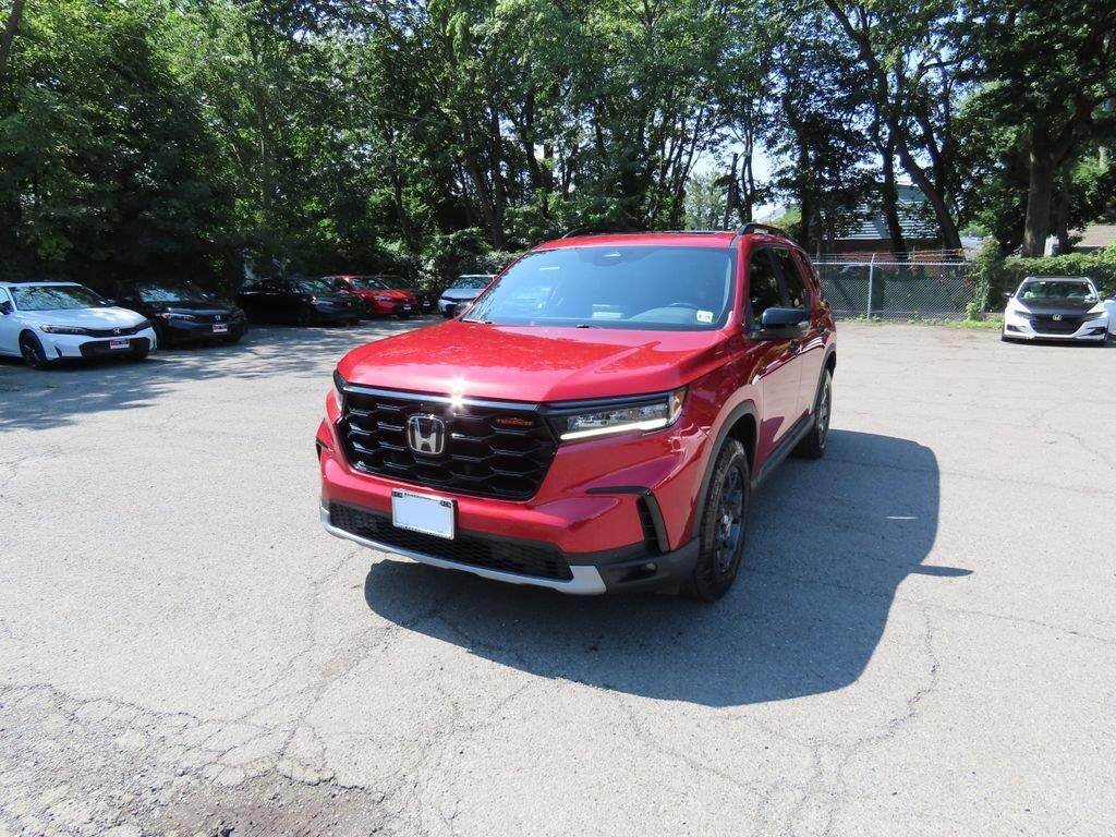 2023 Honda Pilot TrailSport — photo 1 of 7