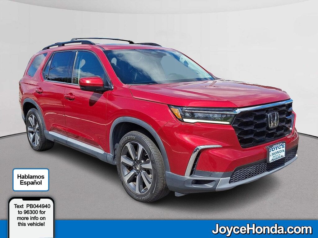 2023 Honda Pilot Touring — photo 1 of 13