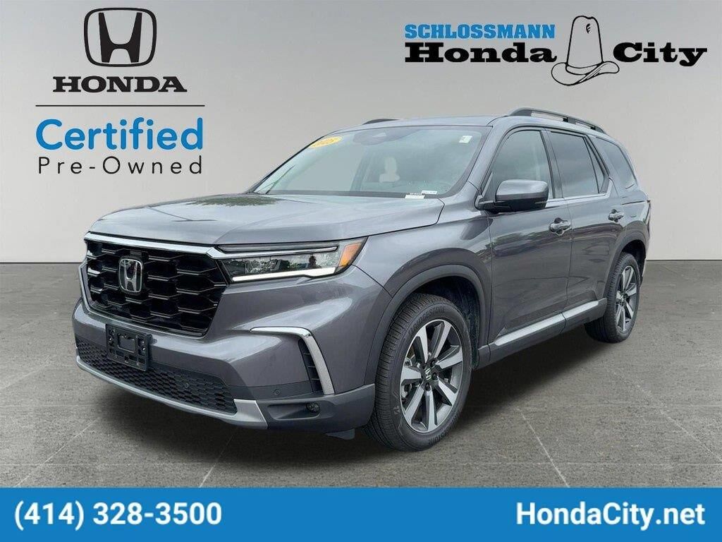 2025 Honda Pilot Touring — photo 1 of 8
