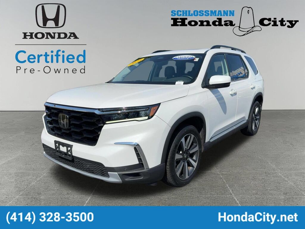 2023 Honda Pilot Touring — photo 1 of 13