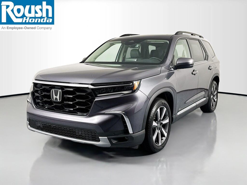 2023 Honda Pilot Touring — photo 1 of 13