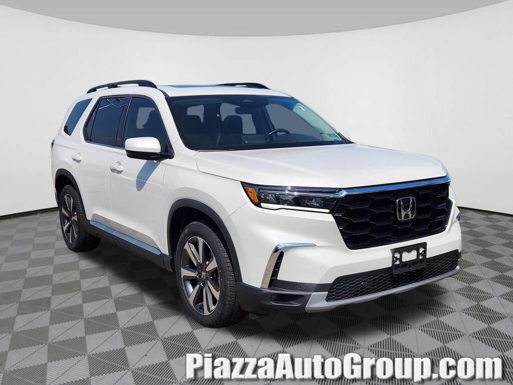 2024 Honda Pilot Touring — photo 1 of 13