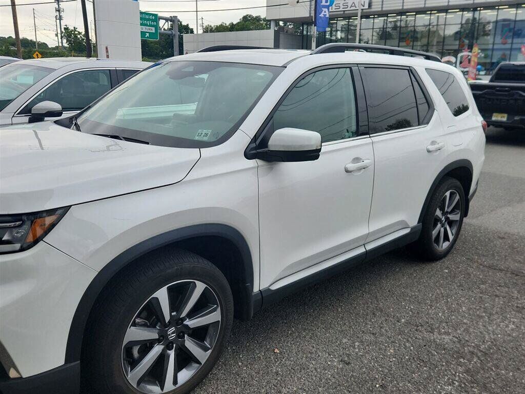 2024 Honda Pilot AWD TRG — photo 1 of 7